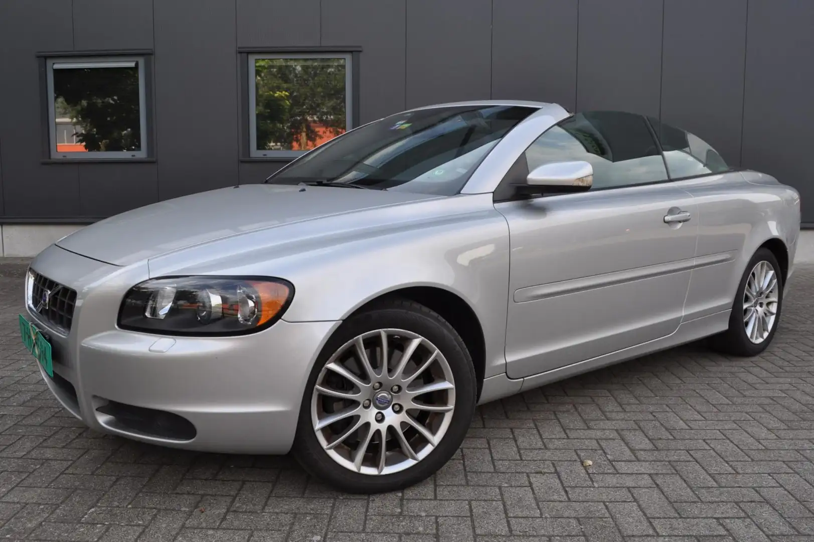 Volvo C70 Convertible 2.4i Summum, Netto € 8.265, Bijtel vri Silber - 2