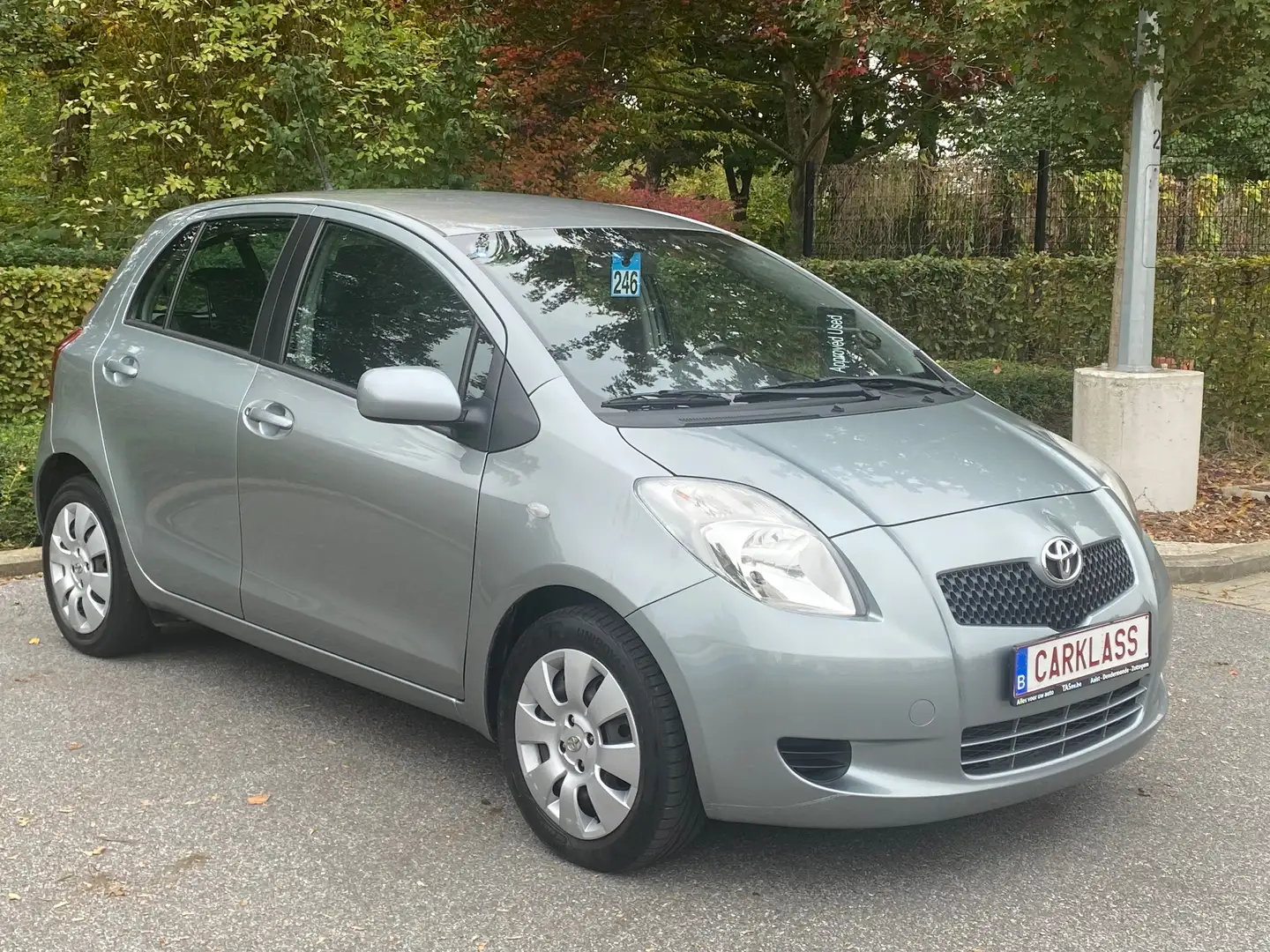 Toyota Yaris Yaris 1.3i VVT-i 16v Linea Sol AUTOMAAT Argent - 2