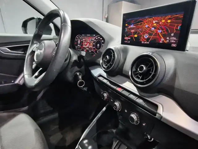 Audi Q2 view 13