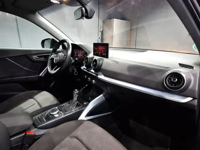 Audi Q2 view 14