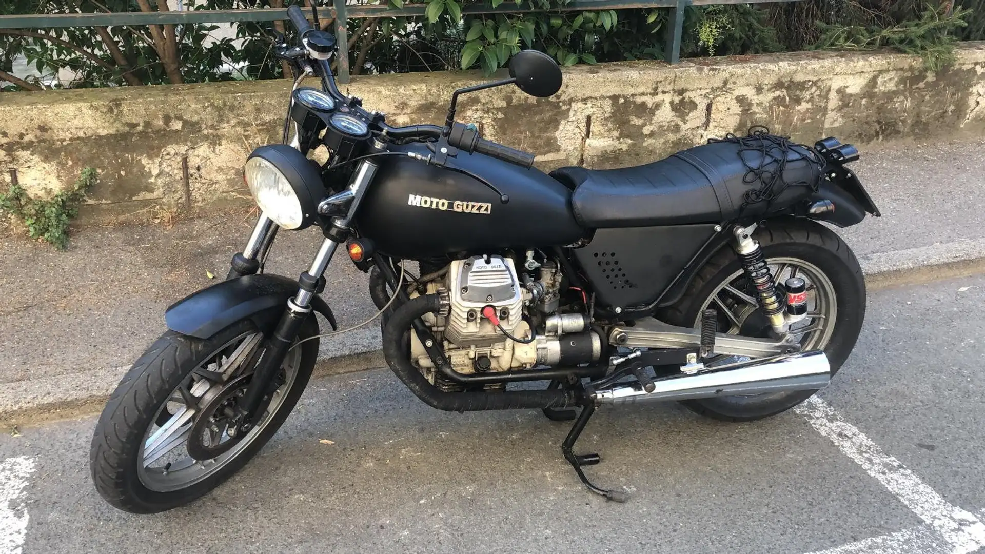 Moto Guzzi V 65 Negro - 1