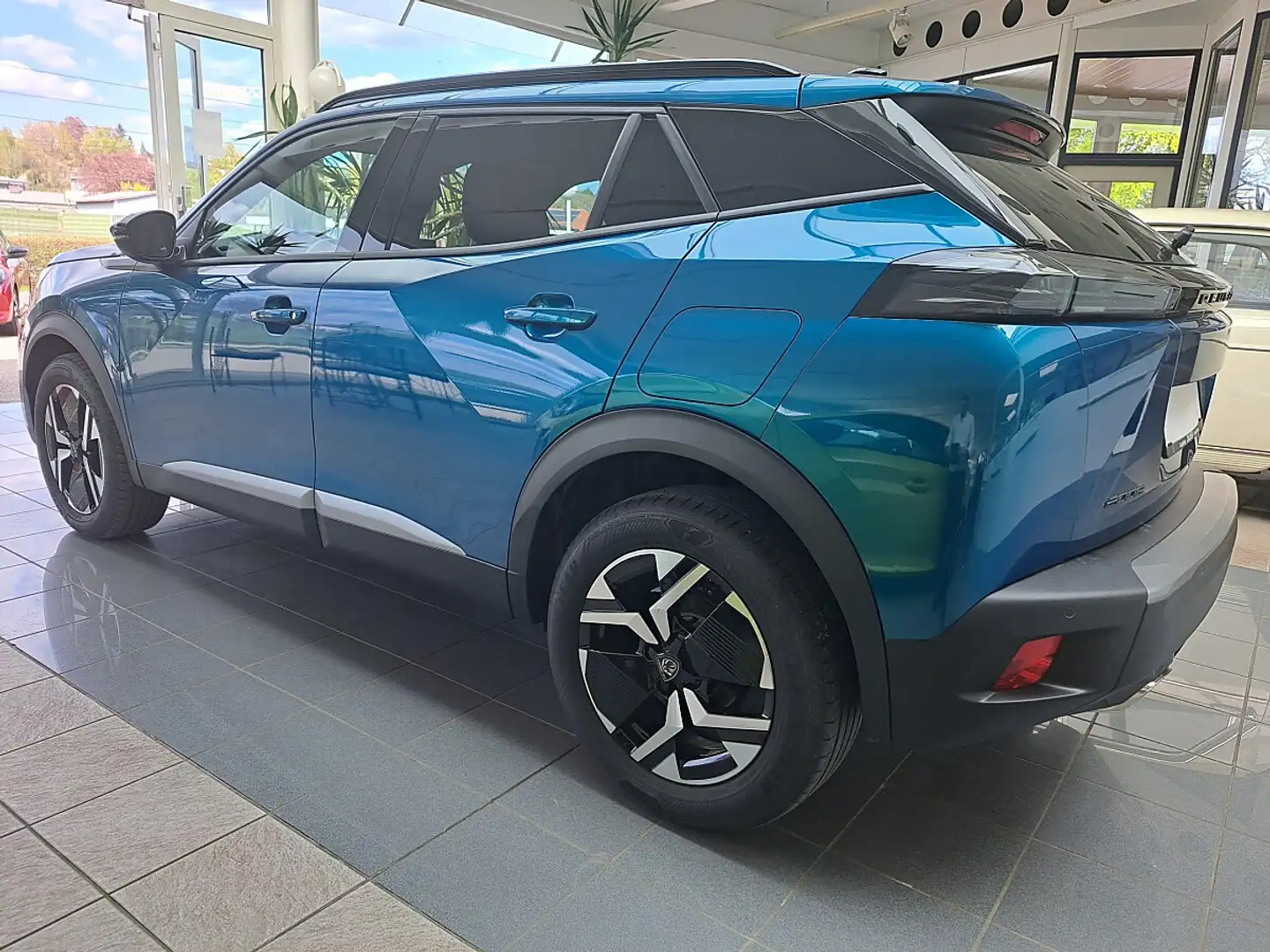Peugeot 2008 Benzin 100 S&S Allure 6-Gang-Manuell Blau - 2