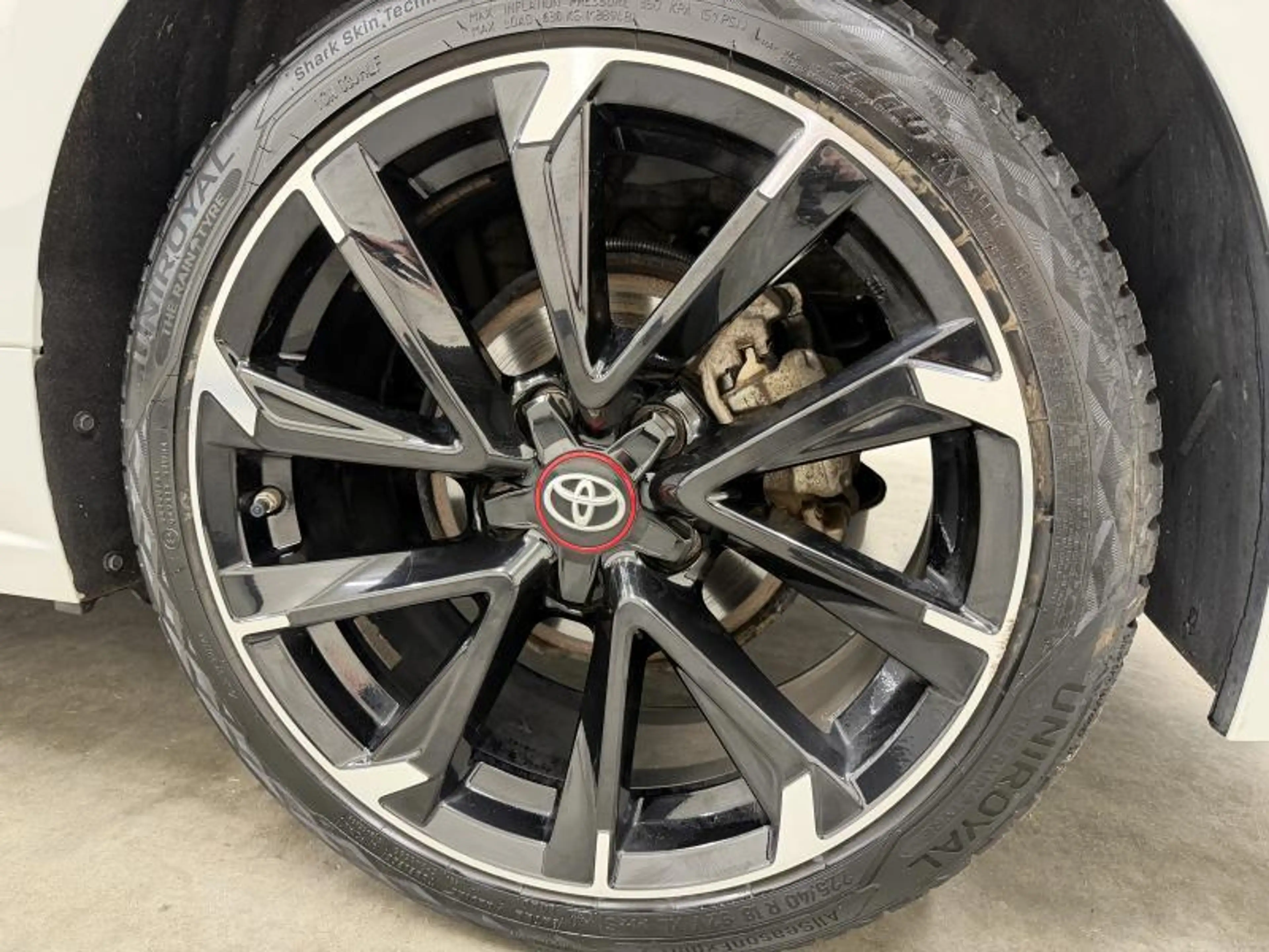 Toyota Corolla GR Sport Plus — photo 10