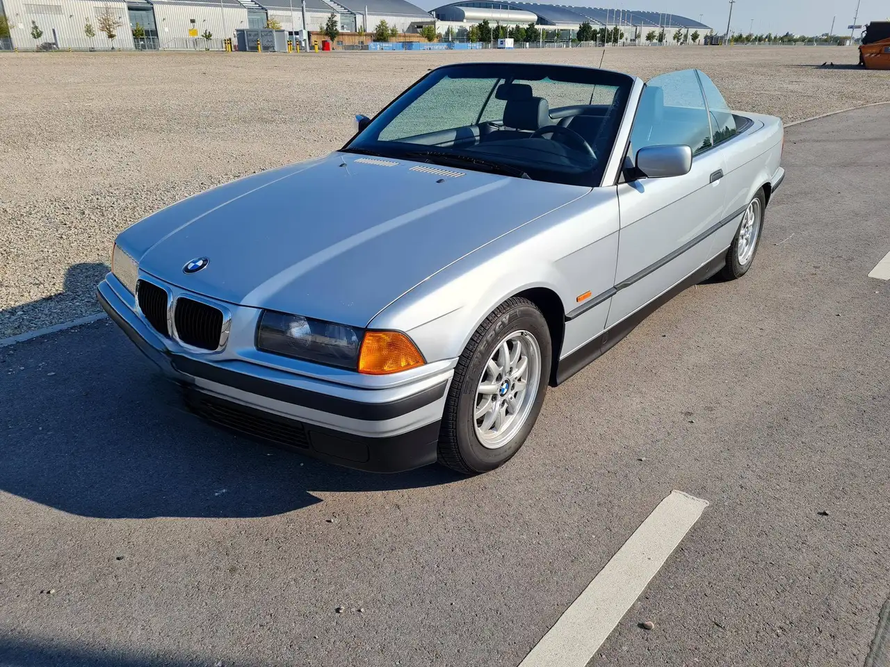 BMW 318i, foto 1