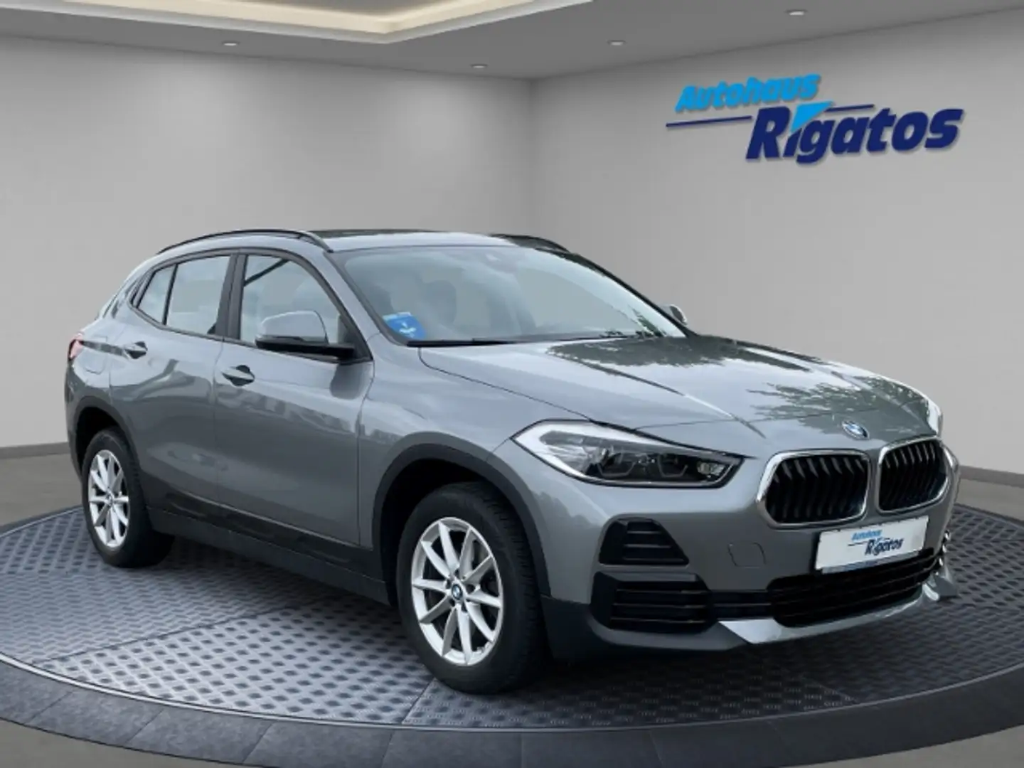BMW X2 sDrive 18i Autom. Navi, Sitzheizung, DAB Grau - 1