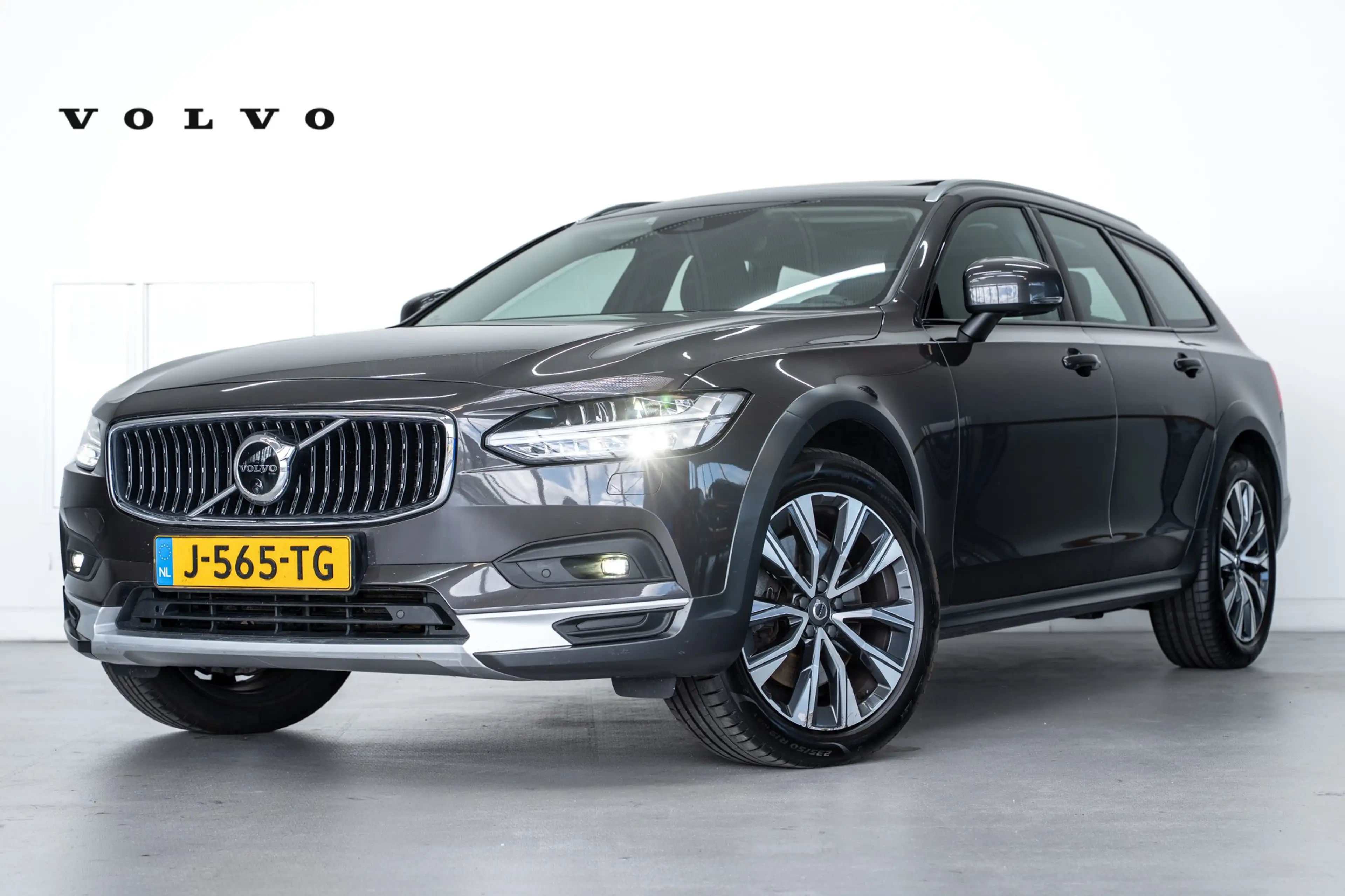 Volvo V90 Cross Country B5 250PK Pro | 360 | Panoramadak | Memory | HK Aud