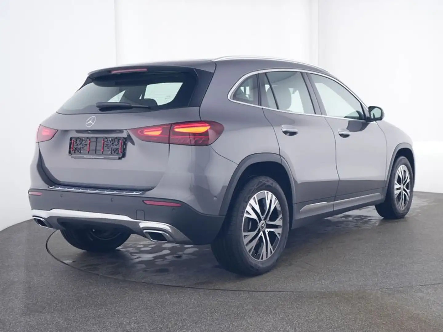 Mercedes-Benz GLA 200 d Progressive/MLB/360/Pano/Night/Winter Grau - 2