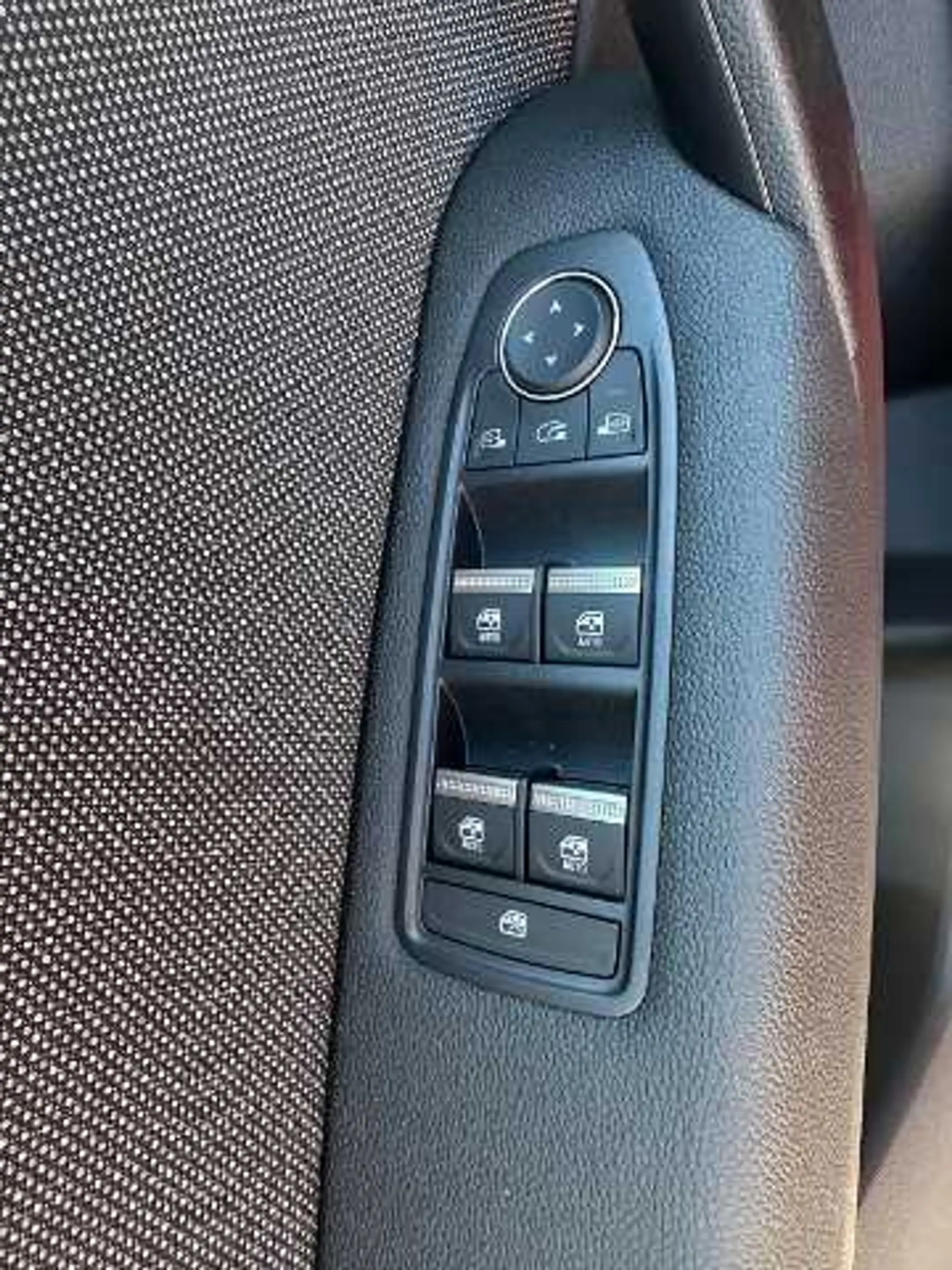 Mitsubishi Grandis Intro Edition 1.3 T-Benziner 7-DCT — photo 14