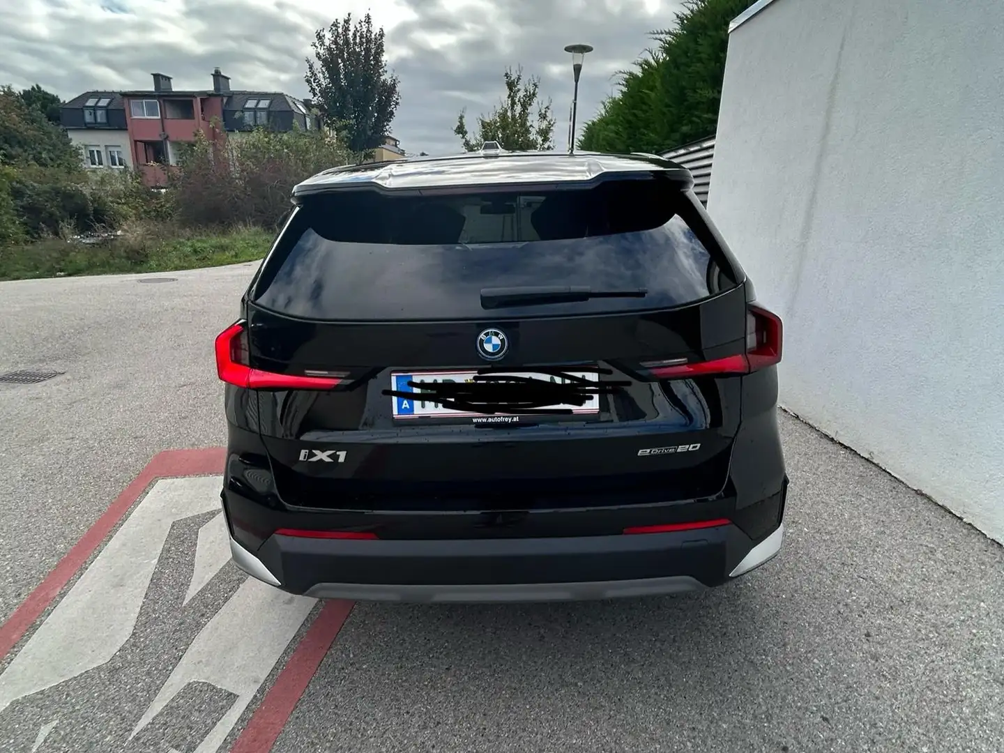 BMW iX1 iX1 eDrive20 64,8kWh Schwarz - 2