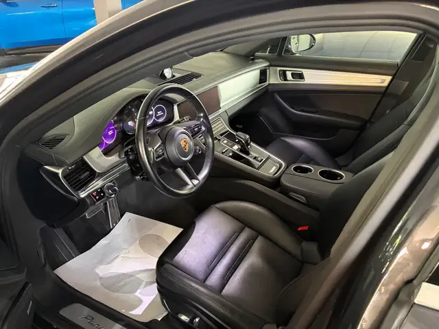 Porsche Panamera view 8