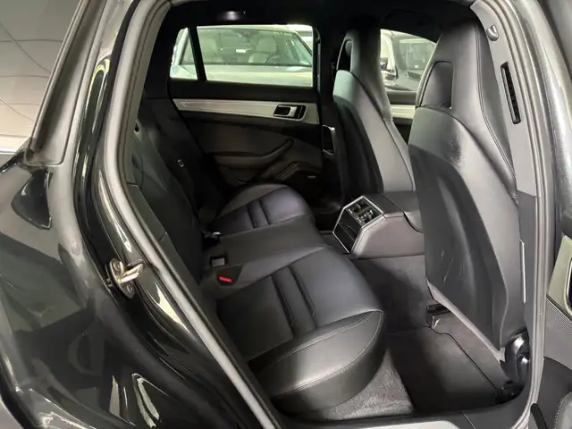 Porsche Panamera view 10