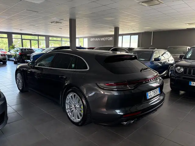 Porsche Panamera view 4