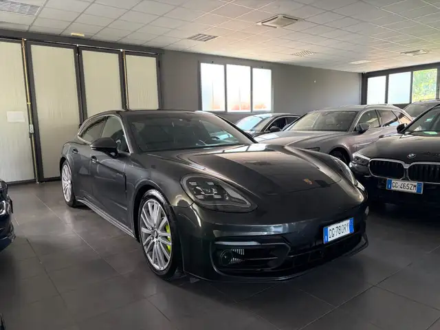 Porsche Panamera view 3