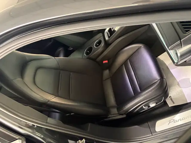 Porsche Panamera view 13