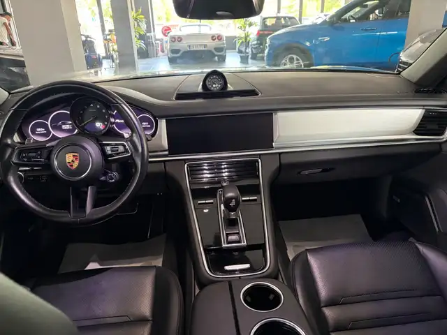 Porsche Panamera view 7