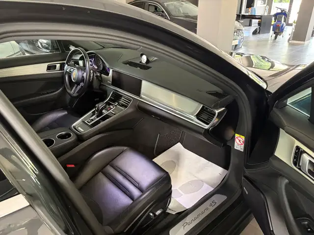 Porsche Panamera view 11
