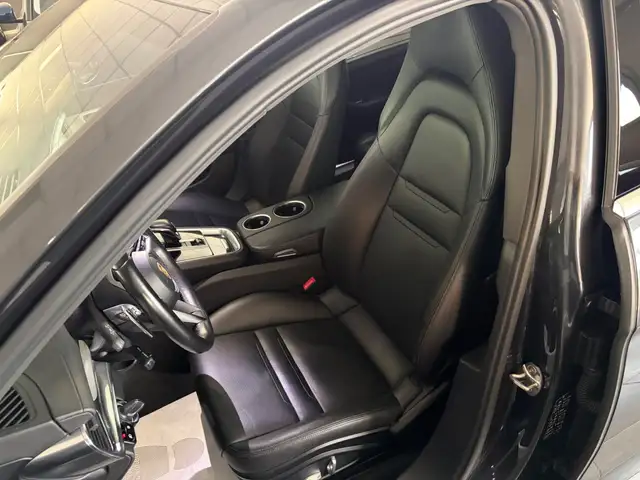 Porsche Panamera view 9