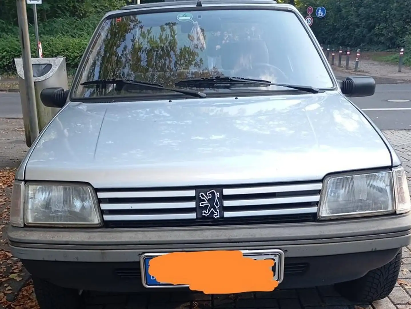 Peugeot 205 XR - 2
