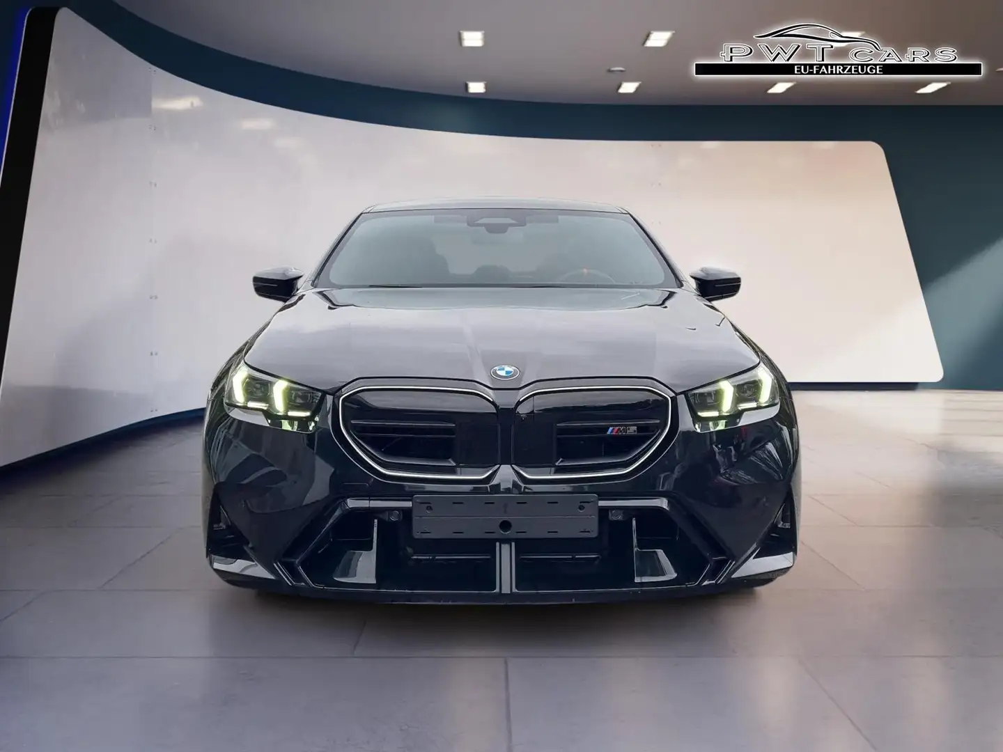 BMW M5 Basis Lim. DrivAssistPro Comfort FastCharge Par... Zwart - 2