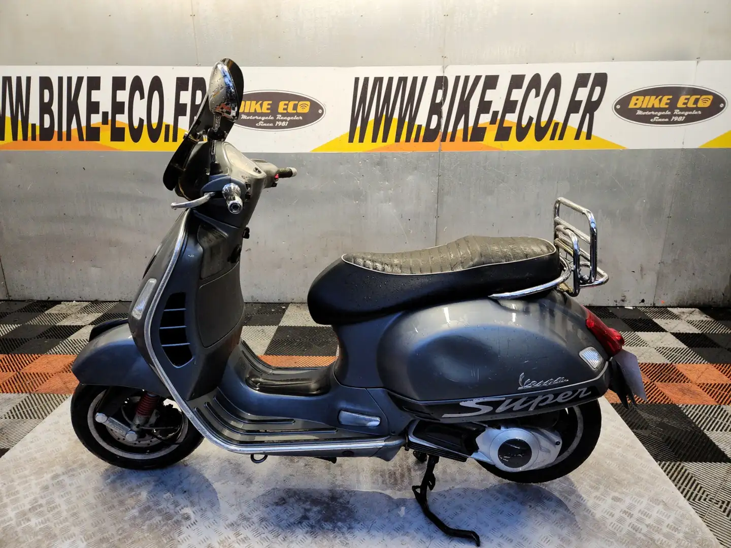 Vespa GTS 125 Noir - 2