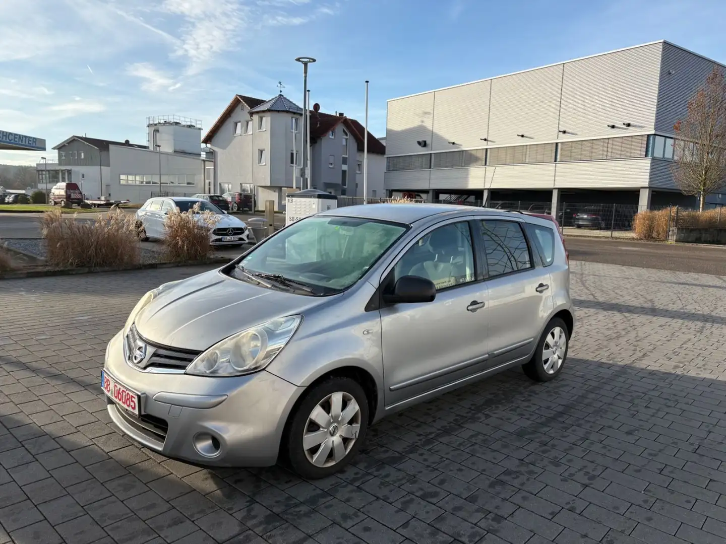 Nissan Note 1Hand *TÜV Neu * Nur 54000 km *Klima Silber - 1