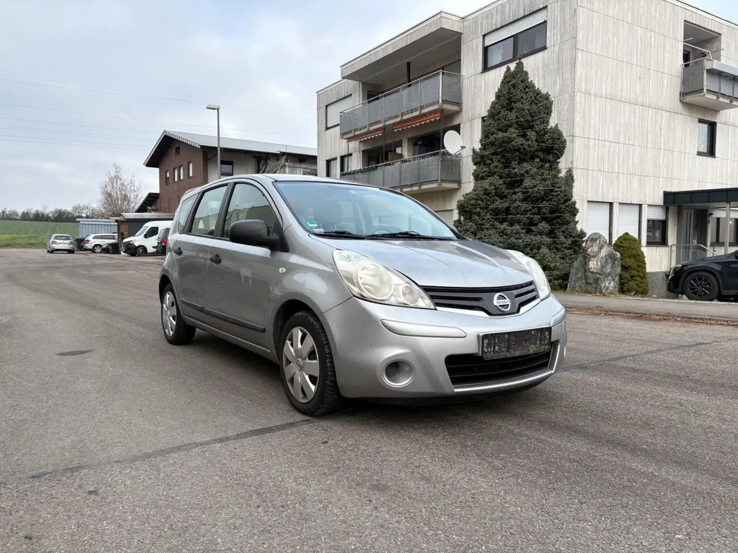 Nissan Note 1Hand *TÜV Neu * Nur 54000 km *Klima srebrna - 1