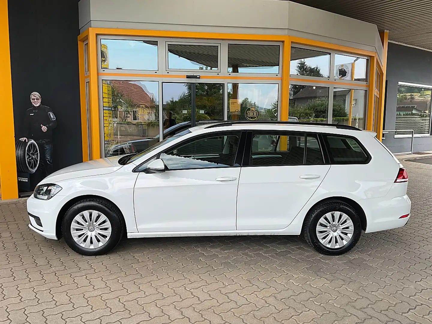 Volkswagen Golf Variant 1,6 TDI SCR**NAVI*TEMPOMAT*PDC** Weiß - 2