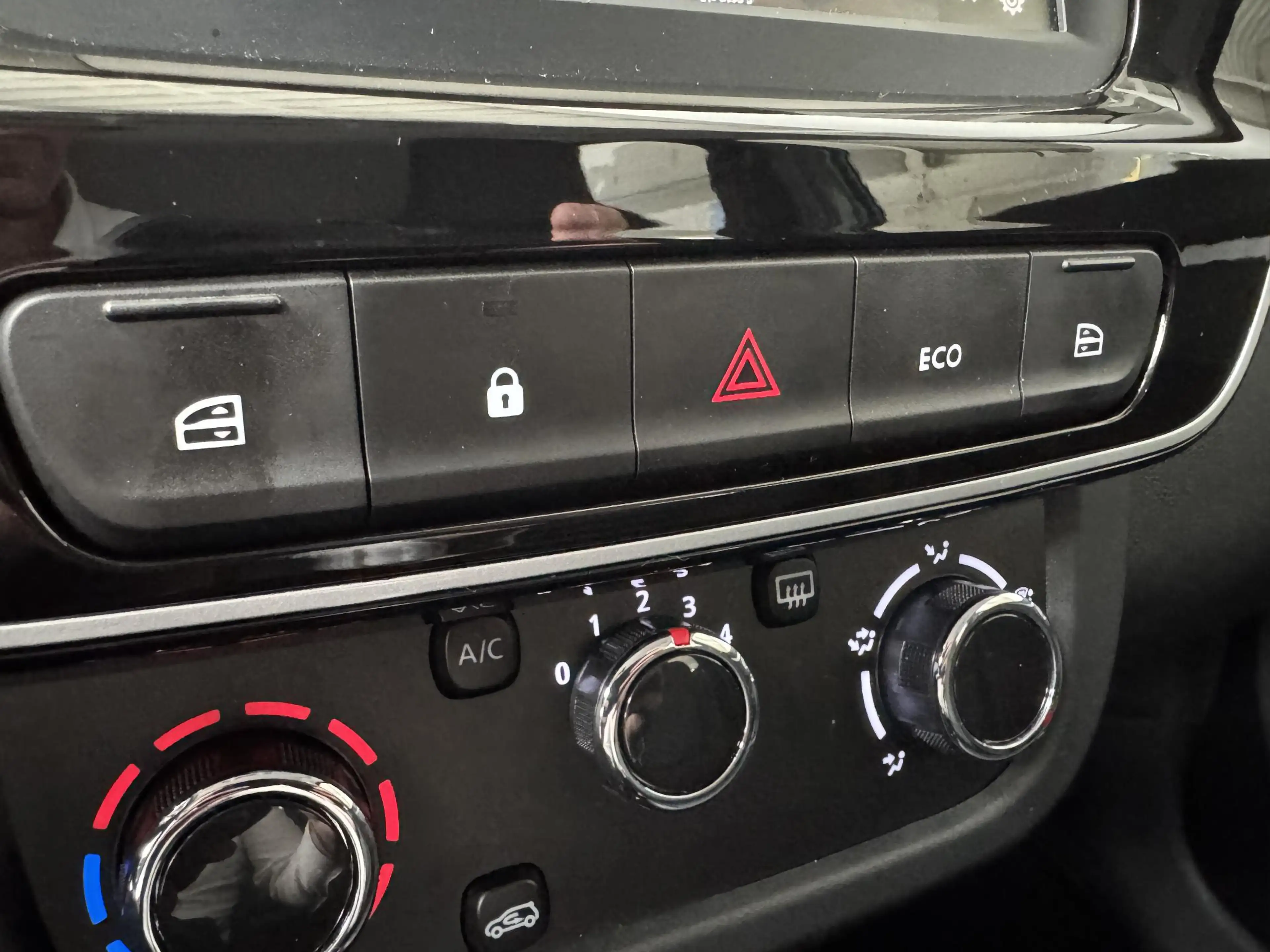 Dacia Spring Expression 27 kWh | Navigatie | Camera | Airco | — photo 31