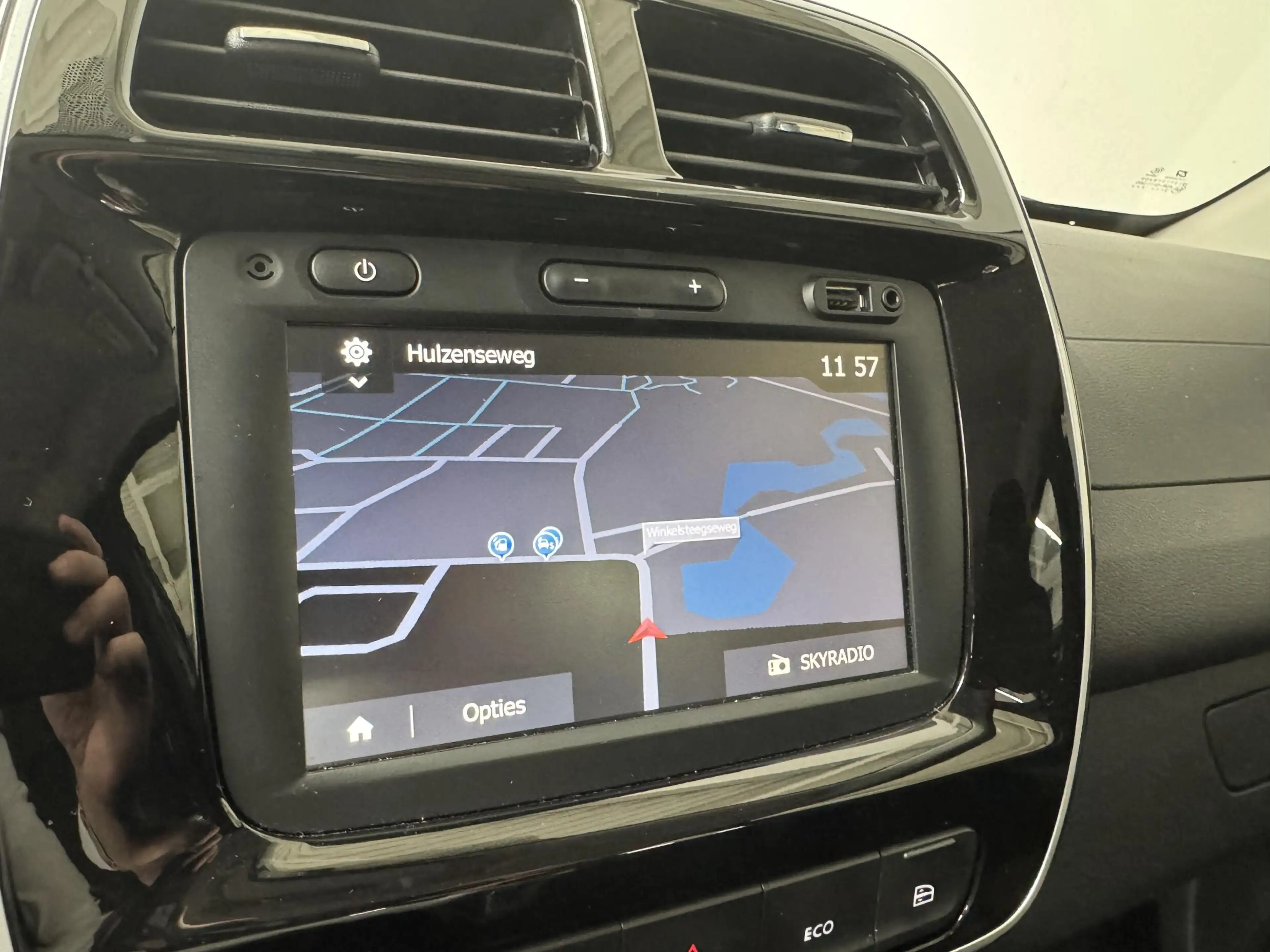 Dacia Spring Expression 27 kWh | Navigatie | Camera | Airco | — photo 11