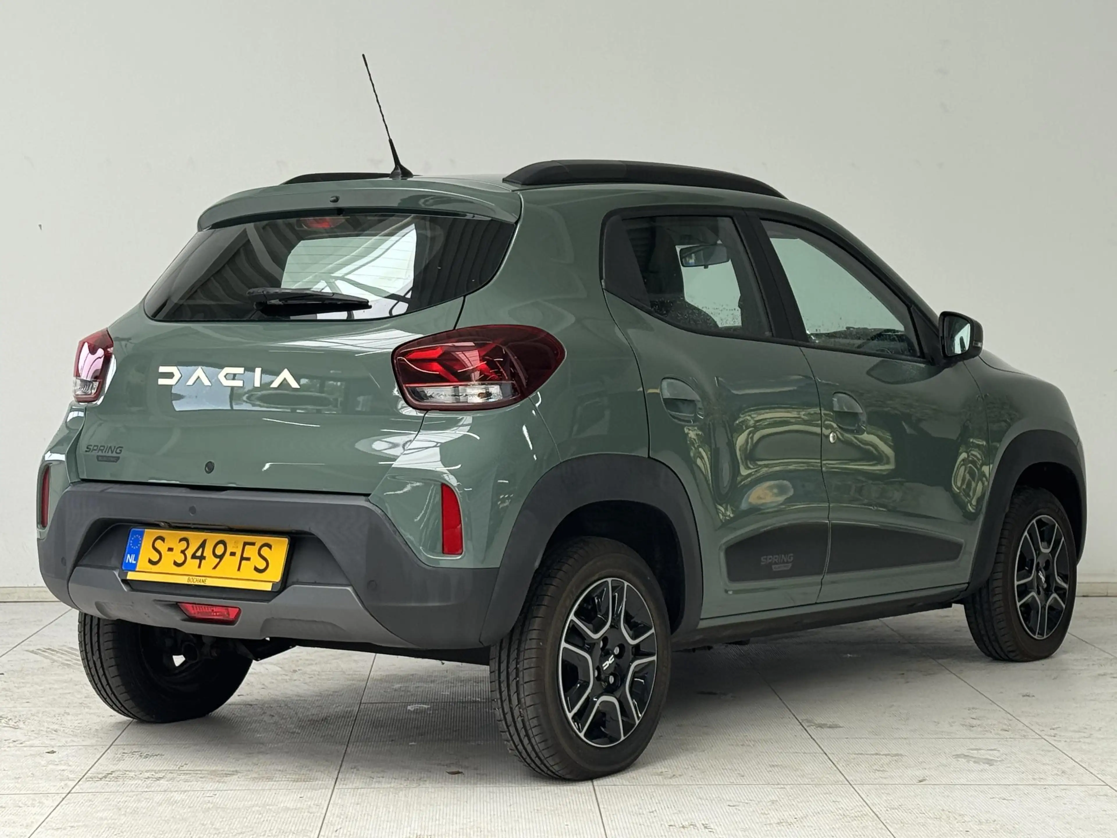 Dacia Spring Expression 27 kWh | Navigatie | Camera | Airco | — photo 2
