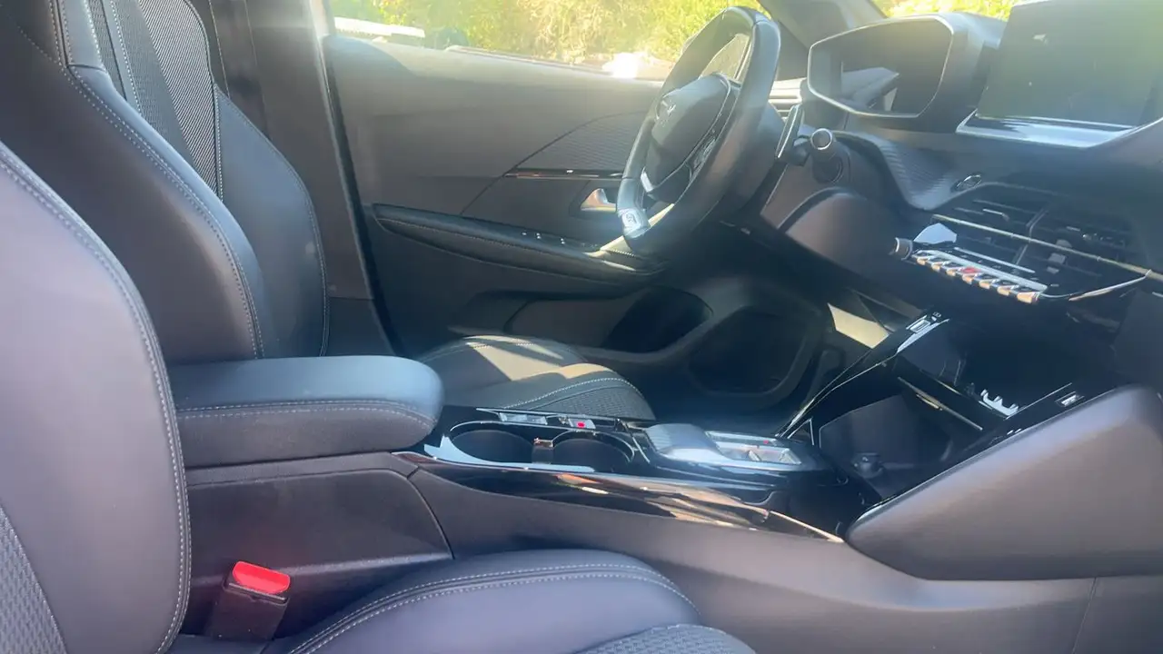 Peugeot 208 208 — photo 25