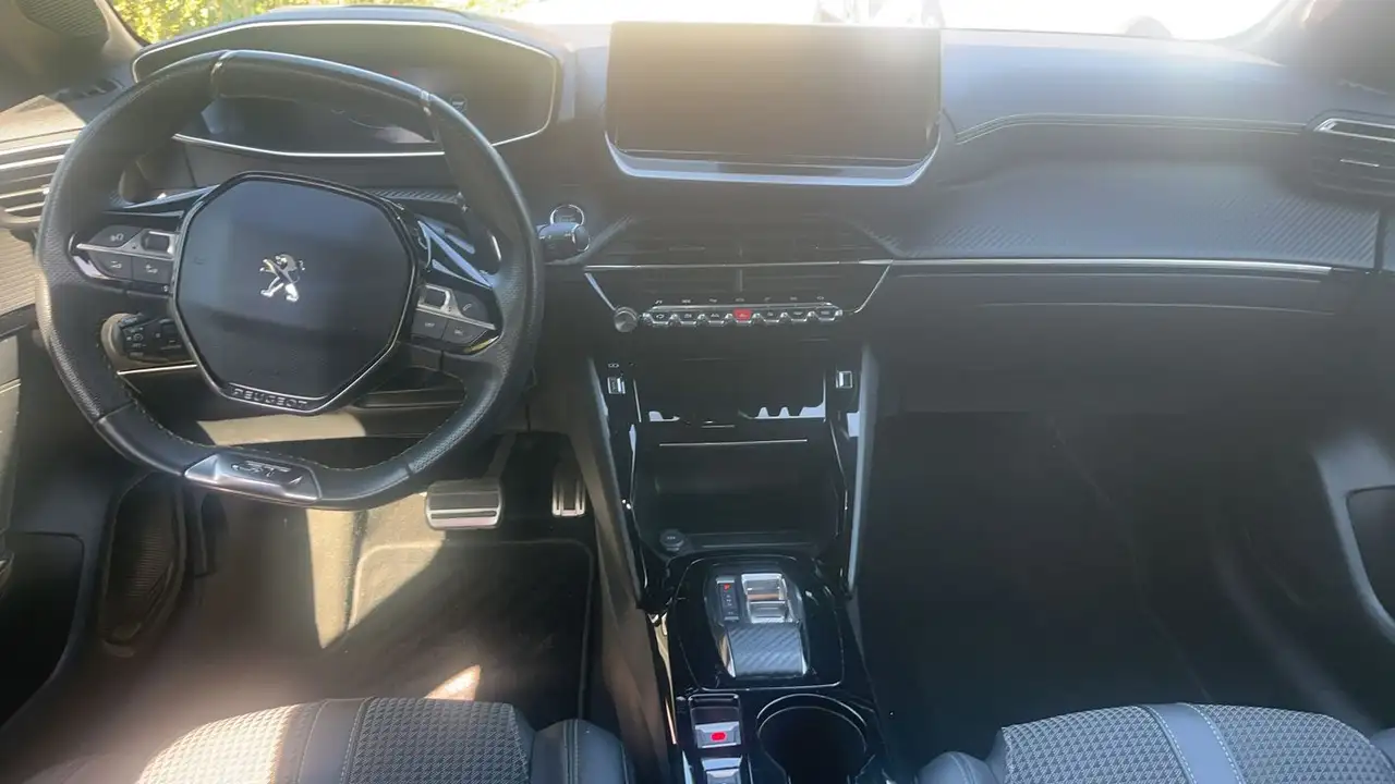 Peugeot 208 208 — photo 11