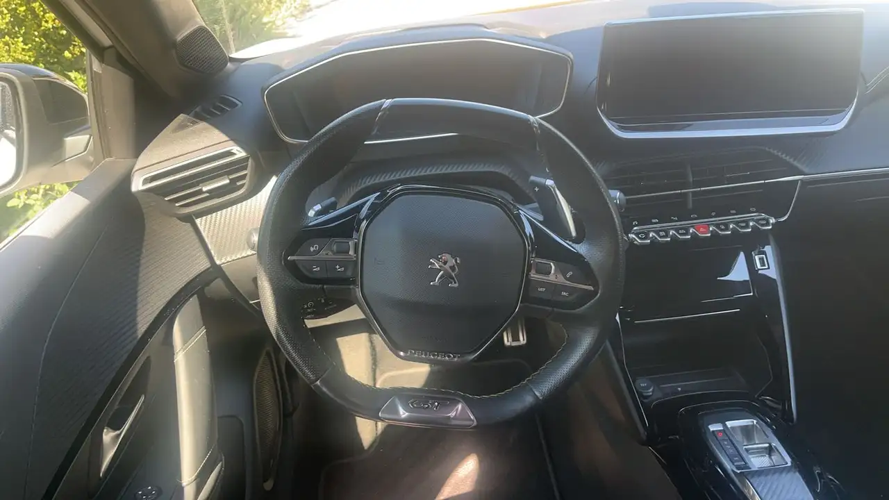 Peugeot 208 208 — photo 24