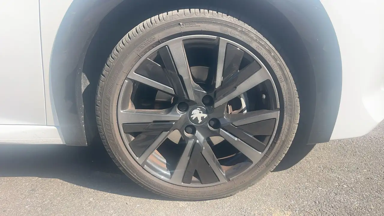 Peugeot 208 208 — photo 17