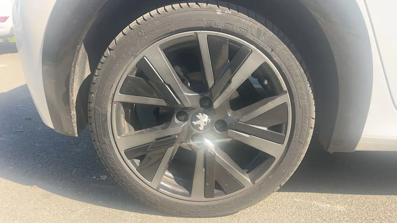 Peugeot 208 208 — photo 16
