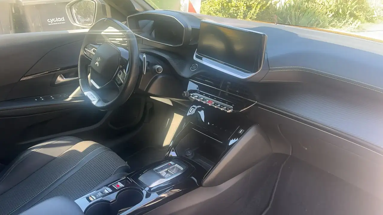 Peugeot 208 208 — photo 10
