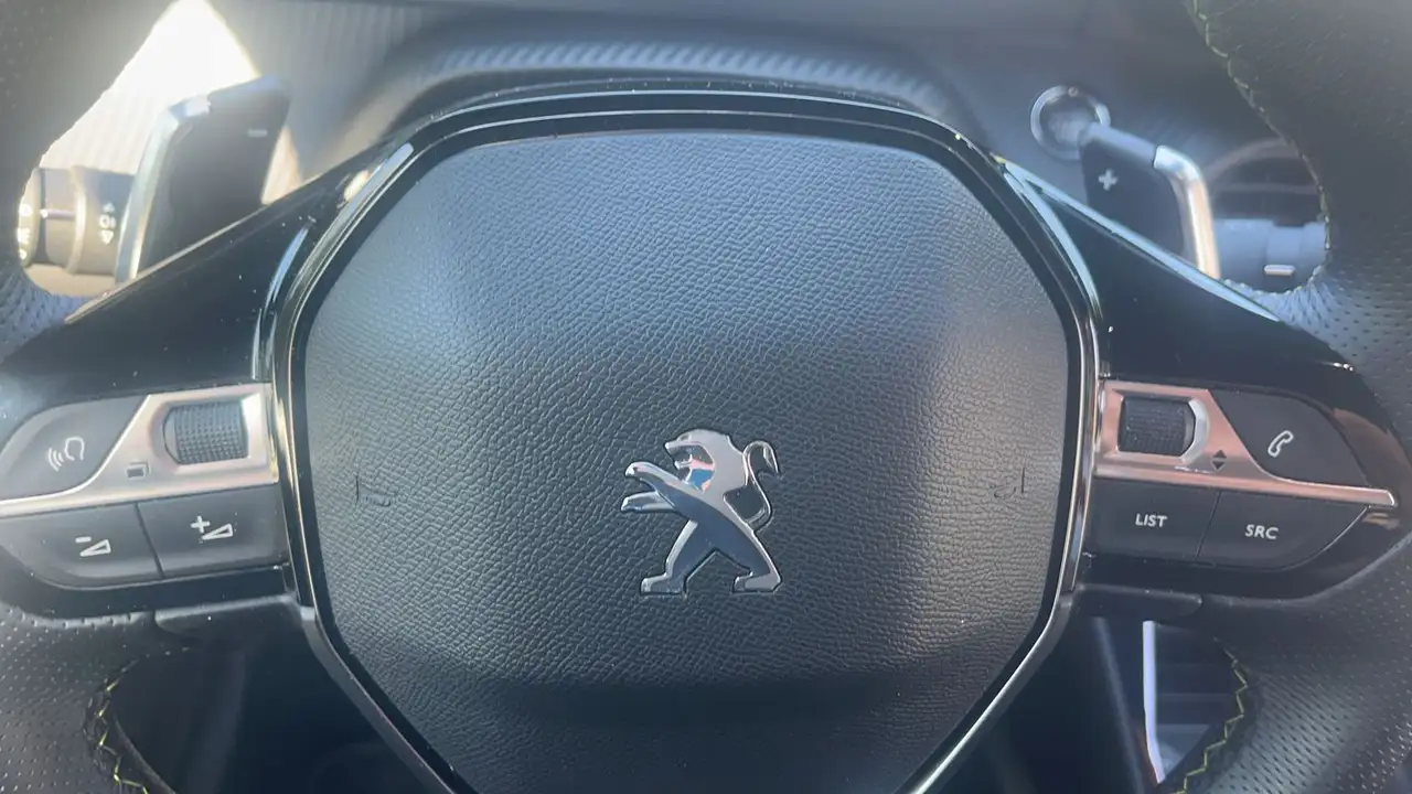 Peugeot 208 208 — photo 29