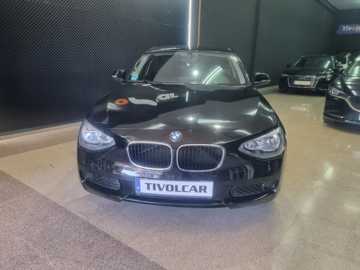 BMW 116 116d Urban Zwart - 2
