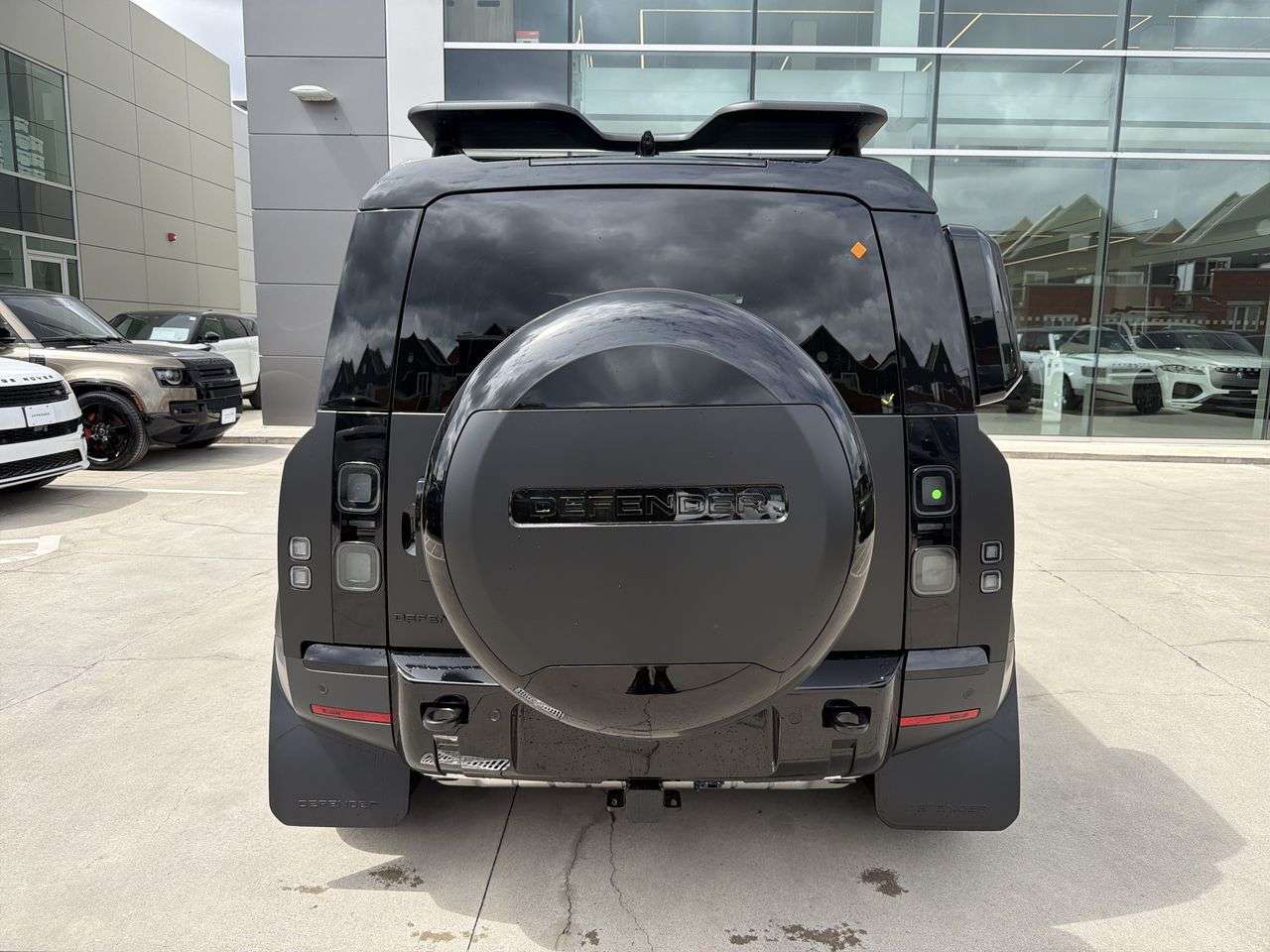 2026 Land Rover Defender 110 P400 S alt 4