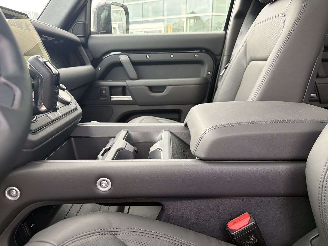2026 Land Rover Defender 110 P400 S thumb 15