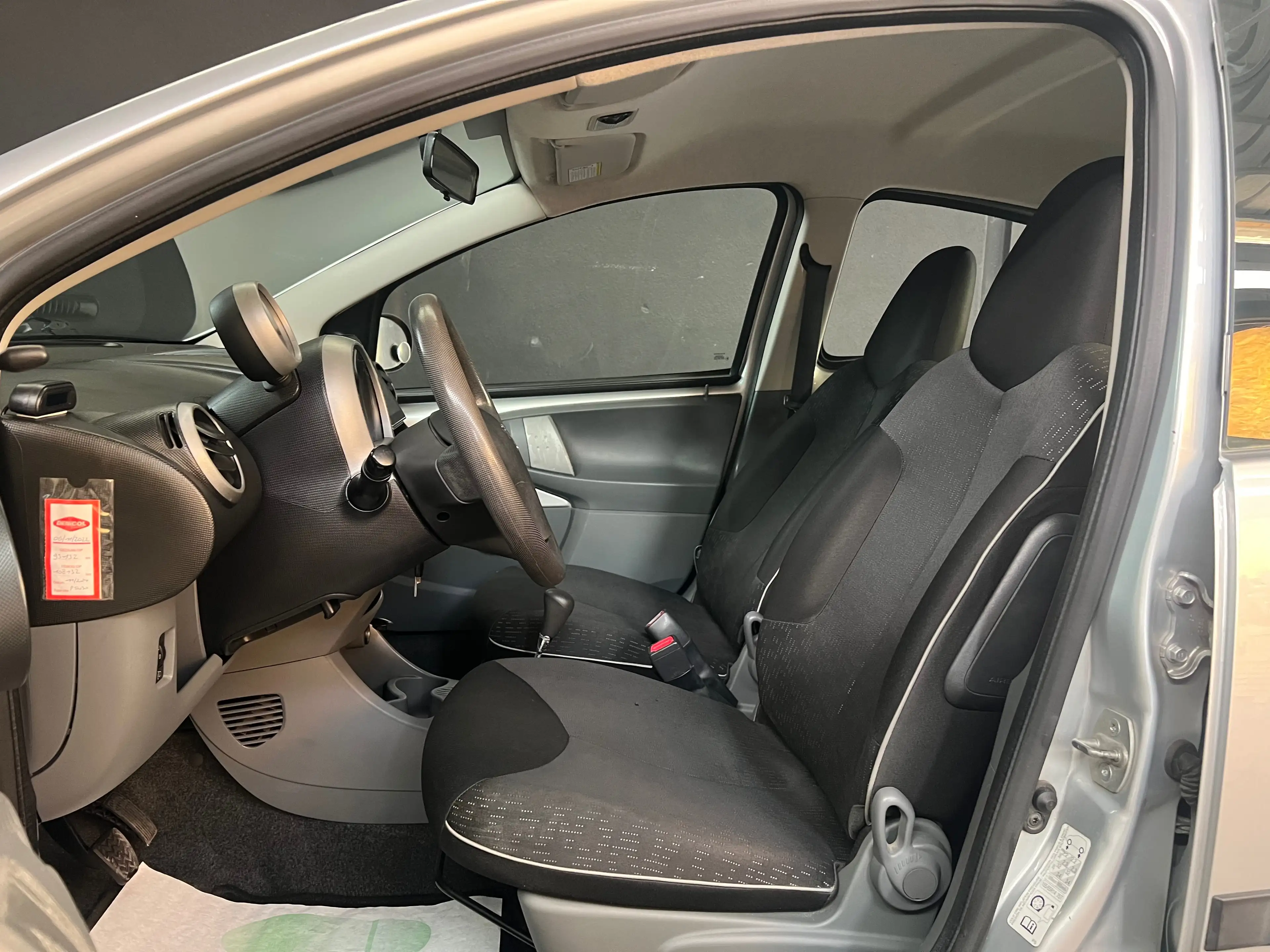Peugeot 107 1.0i - BOÎTE AUTOMATIQUE - CARPLAY - RADAR DE RECULE - 12 MOIS GARANTIE !!! — photo 7