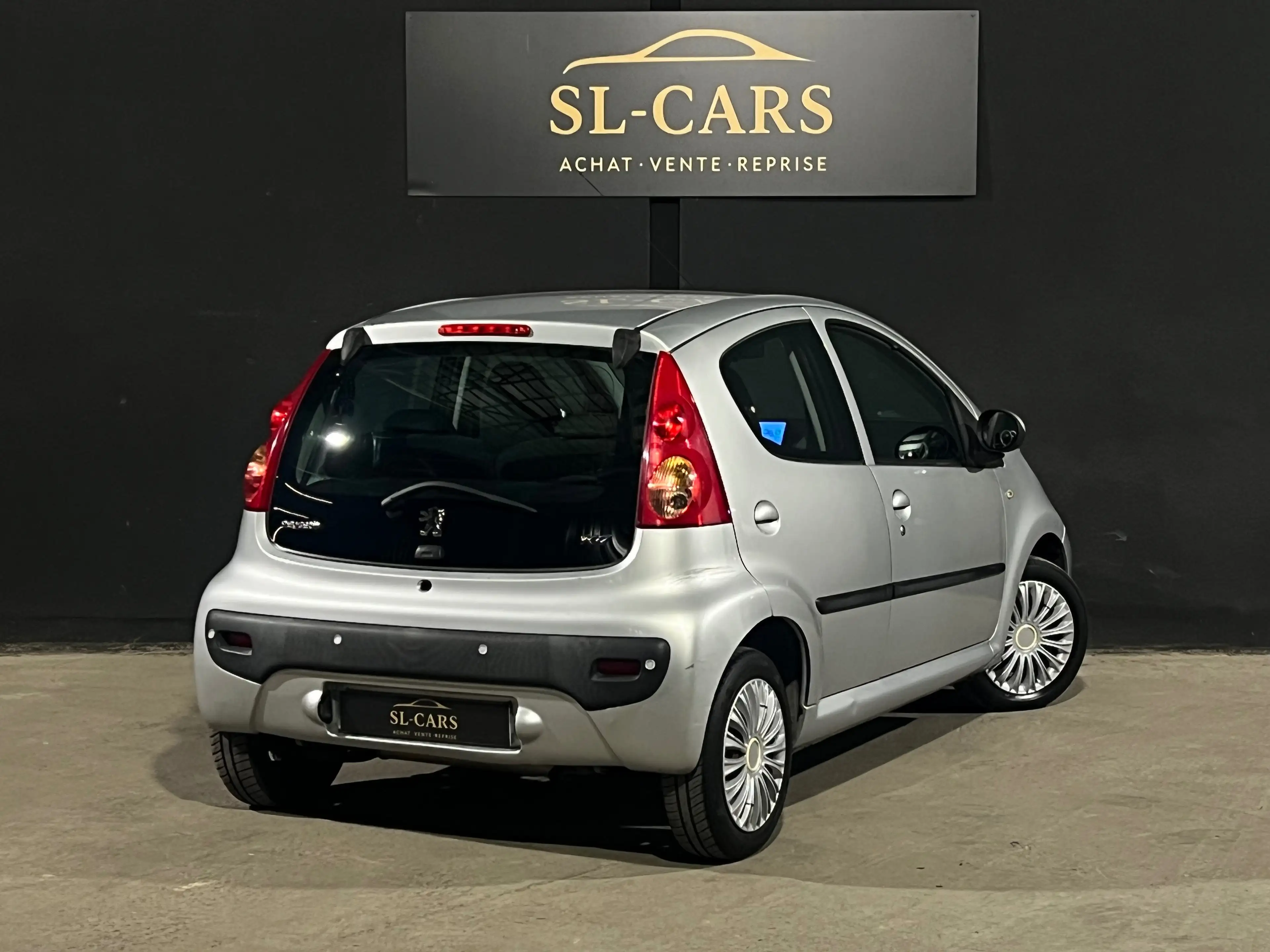 Peugeot 107 1.0i - BOÎTE AUTOMATIQUE - CARPLAY - RADAR DE RECULE - 12 MOIS GARANTIE !!! — photo 4