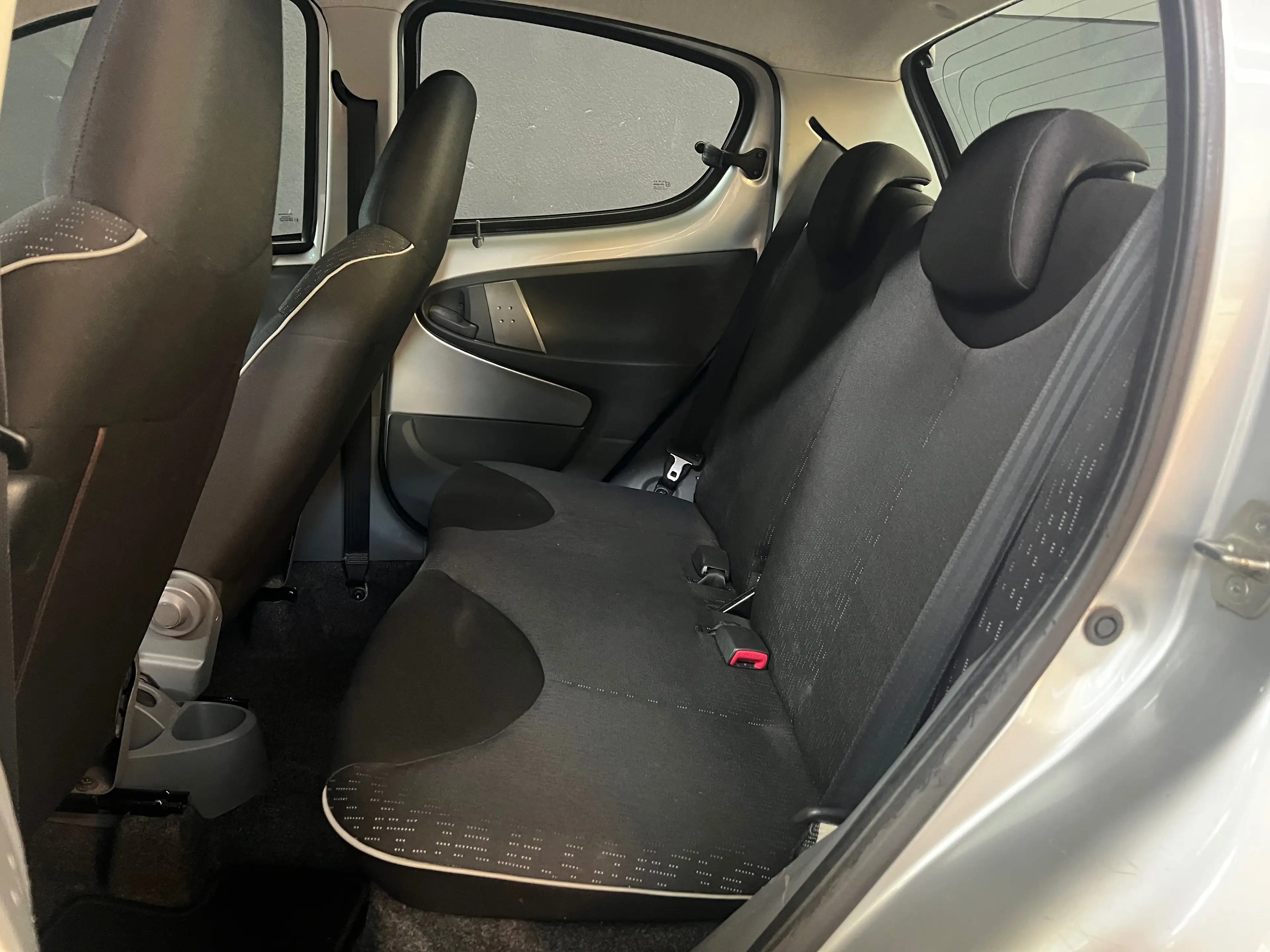 Peugeot 107 1.0i - BOÎTE AUTOMATIQUE - CARPLAY - RADAR DE RECULE - 12 MOIS GARANTIE !!! — photo 8
