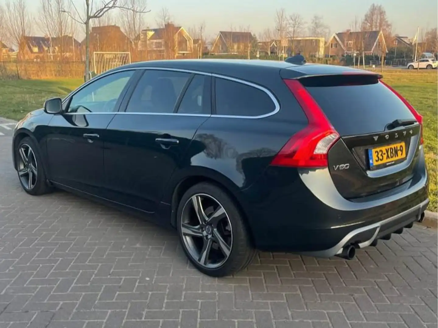 Volvo V60 V60 1.6 T3 R-Design Grijs - 2