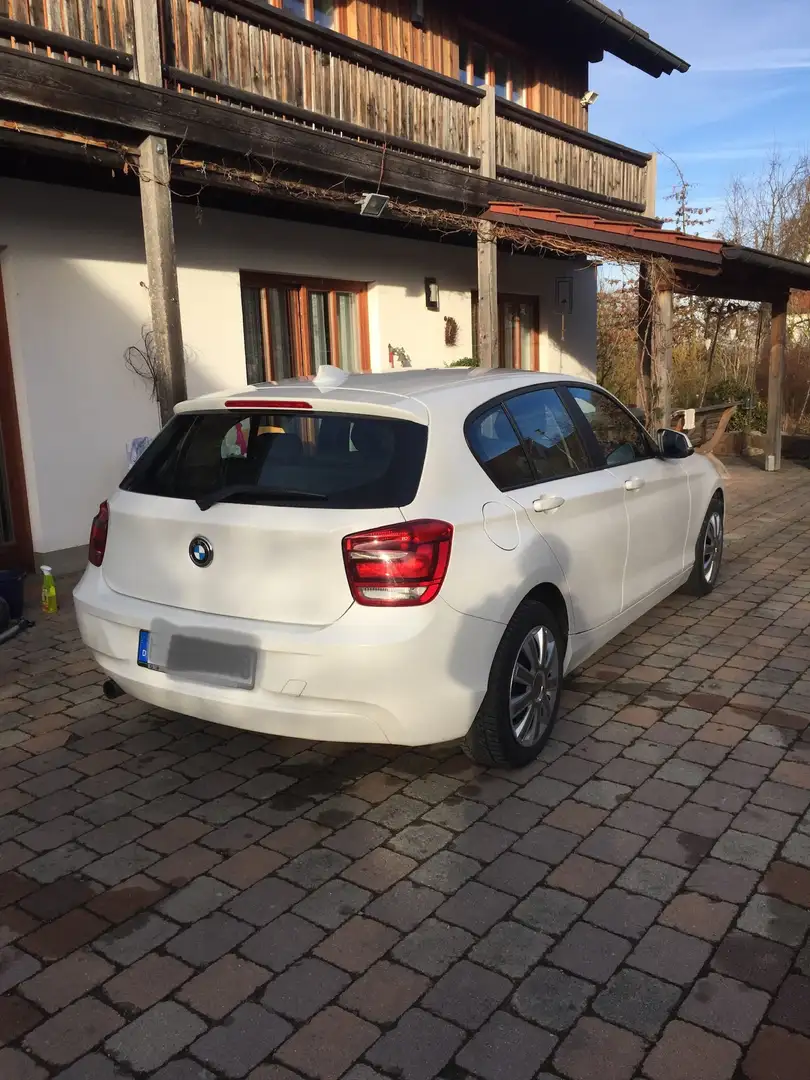BMW 116 i bijela - 2