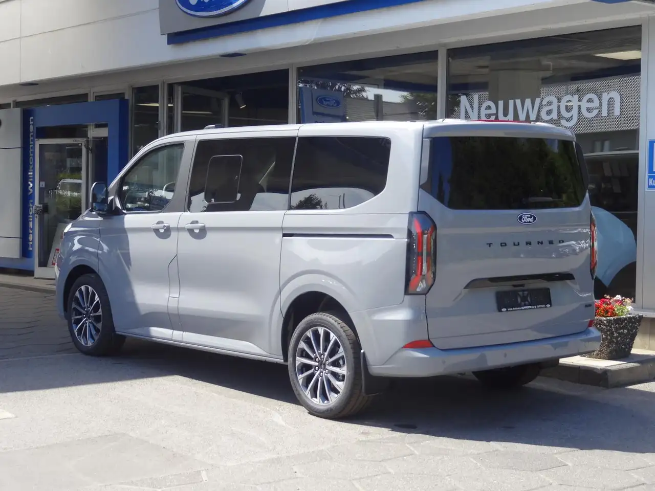 Ford Tourneo Custom 2026 — фото 8