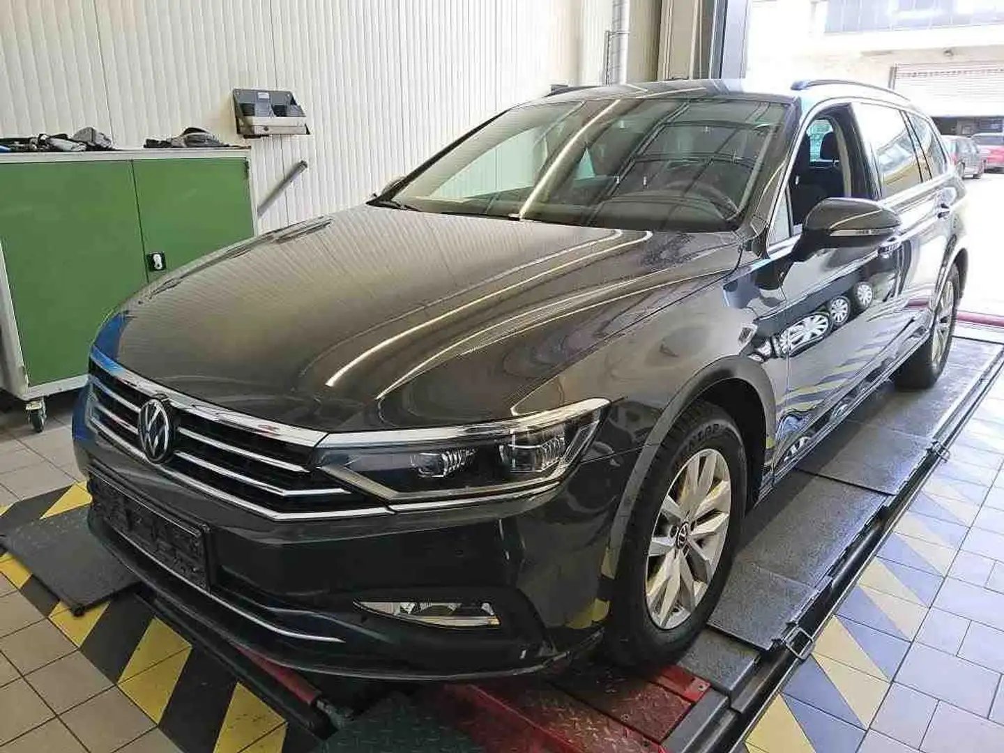 Volkswagen Passat Variant 2.0 TDI DSG BUSINESS *IQ.LIGHT *AHK *RKAM *ACC *A Grau - 2