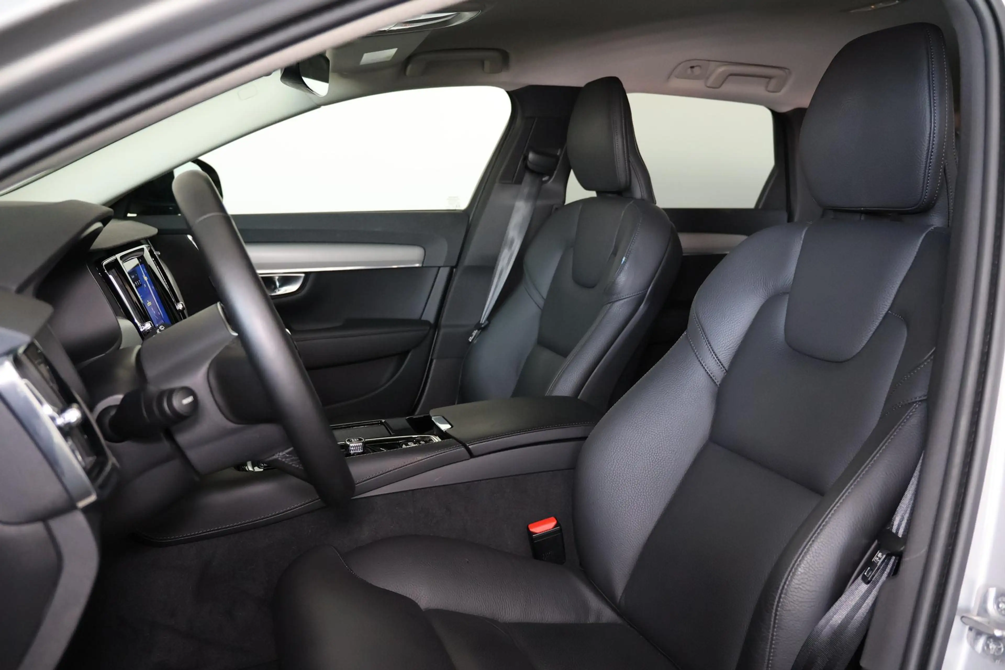 Volvo V90 T6 Recharge AWD Plus Dark - IntelliSafe Assist & S — photo 14