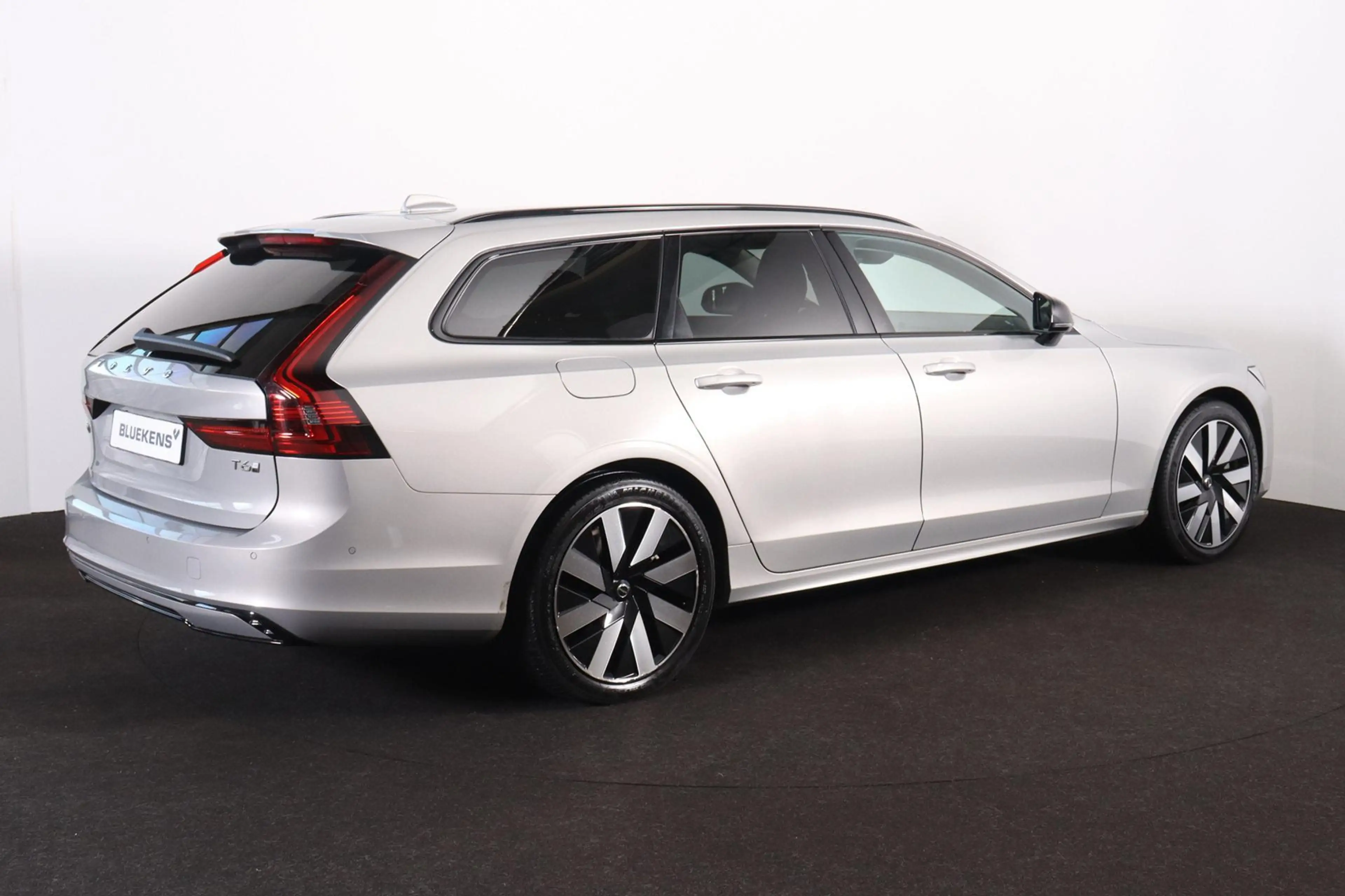 Volvo V90 T6 Recharge AWD Plus Dark - IntelliSafe Assist & S — photo 5