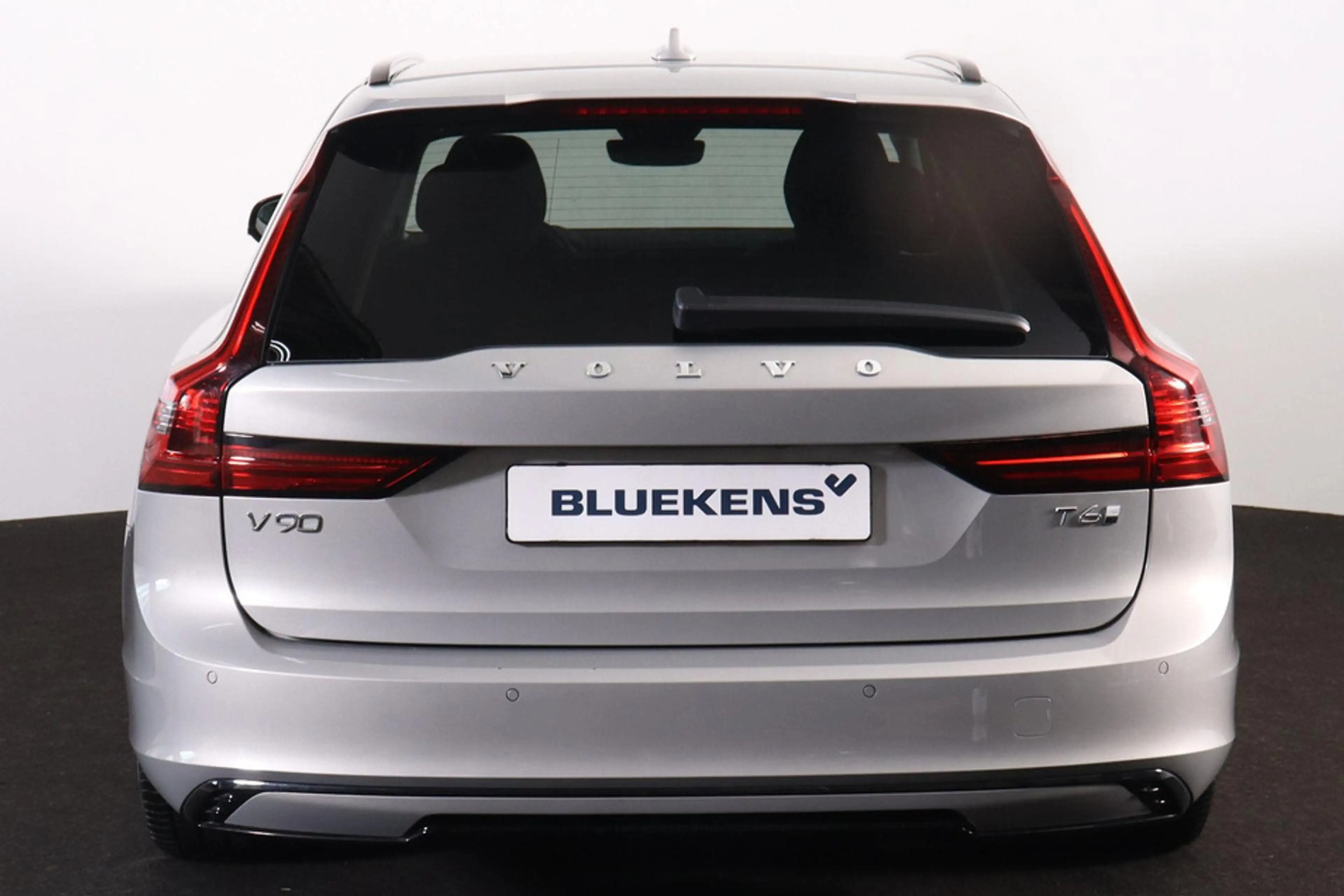 Volvo V90 T6 Recharge AWD Plus Dark - IntelliSafe Assist & S — photo 4